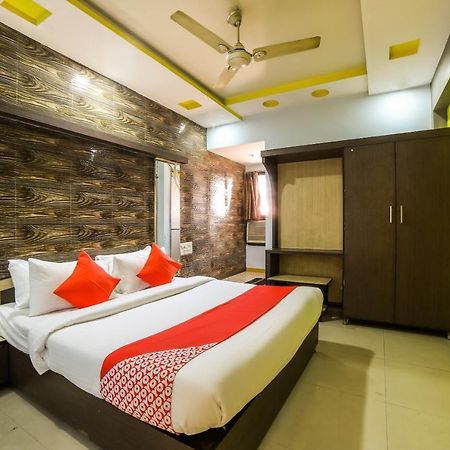 Oyo 69877 Hotel Sarthi Residency Ahmedabad Esterno foto