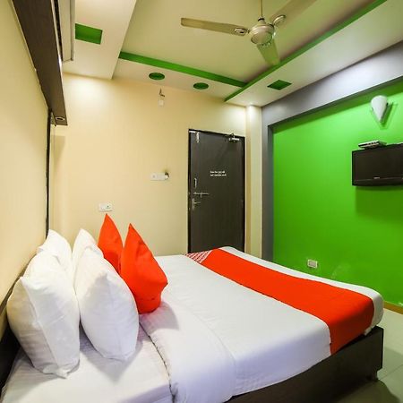 Oyo 69877 Hotel Sarthi Residency Ahmedabad Esterno foto