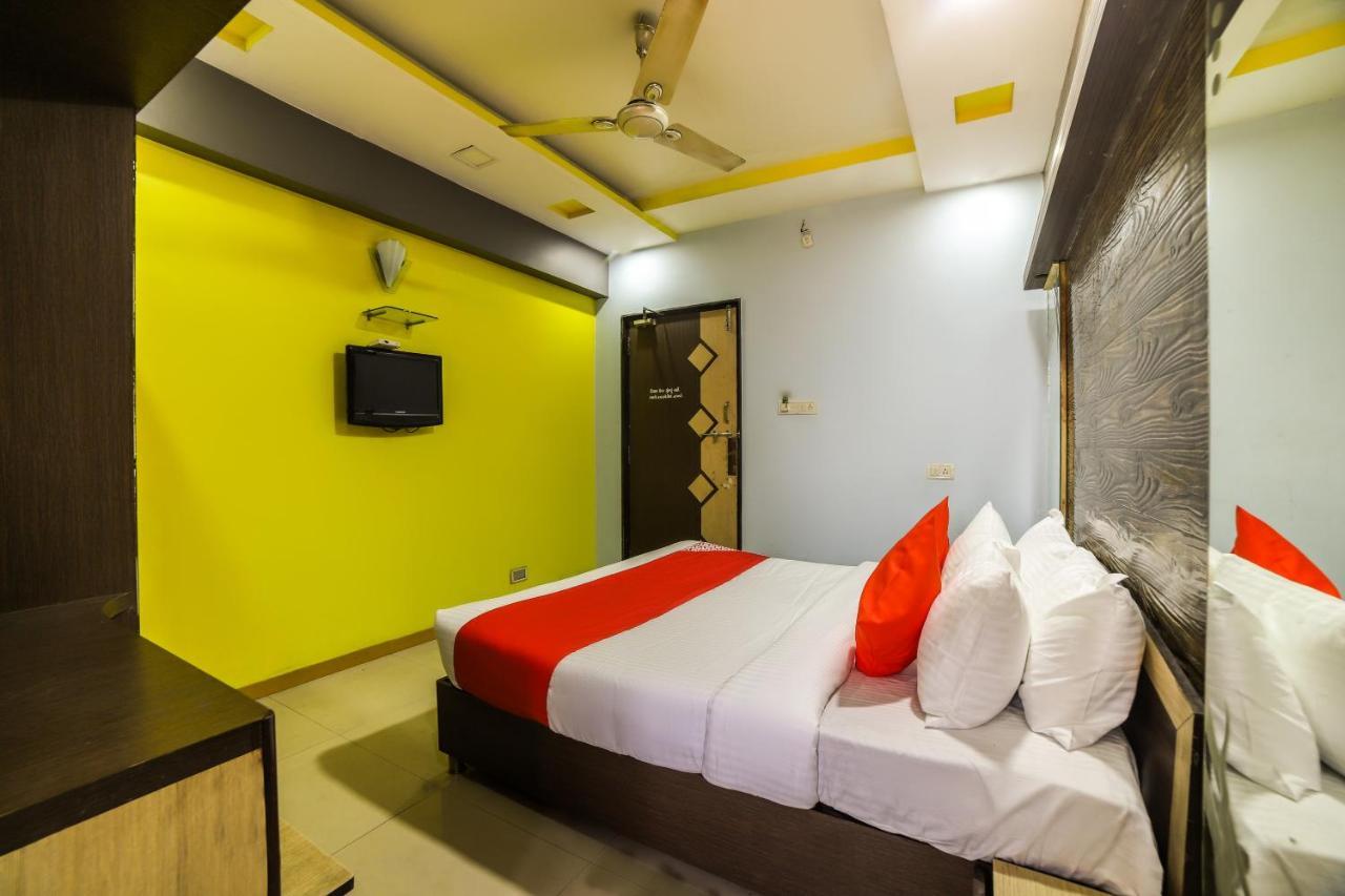 Oyo 69877 Hotel Sarthi Residency Ahmedabad Esterno foto