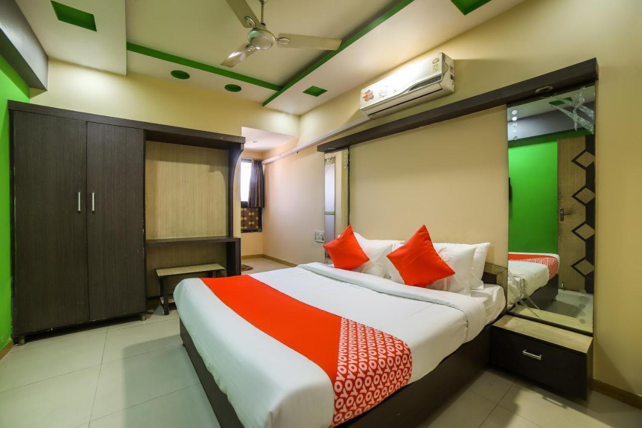 Oyo 69877 Hotel Sarthi Residency Ahmedabad Esterno foto