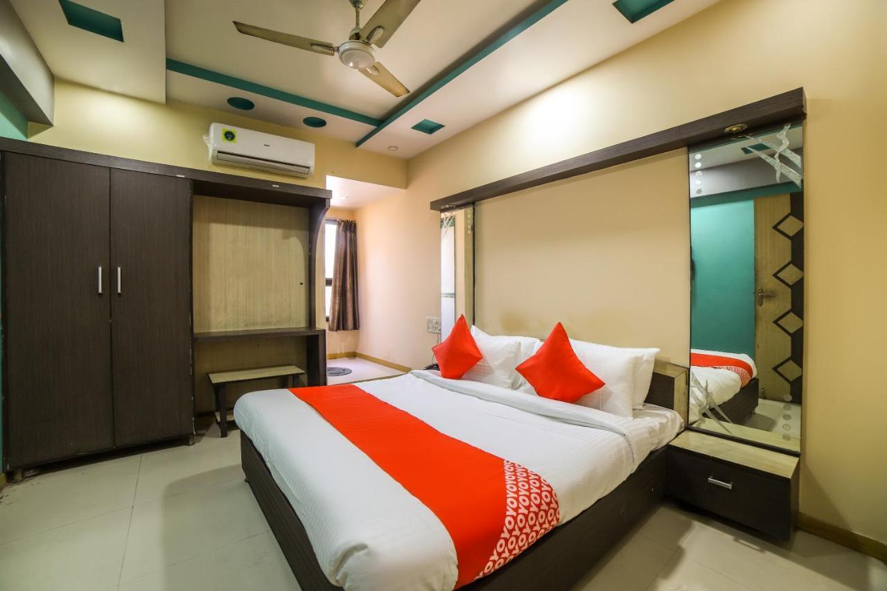 Oyo 69877 Hotel Sarthi Residency Ahmedabad Esterno foto