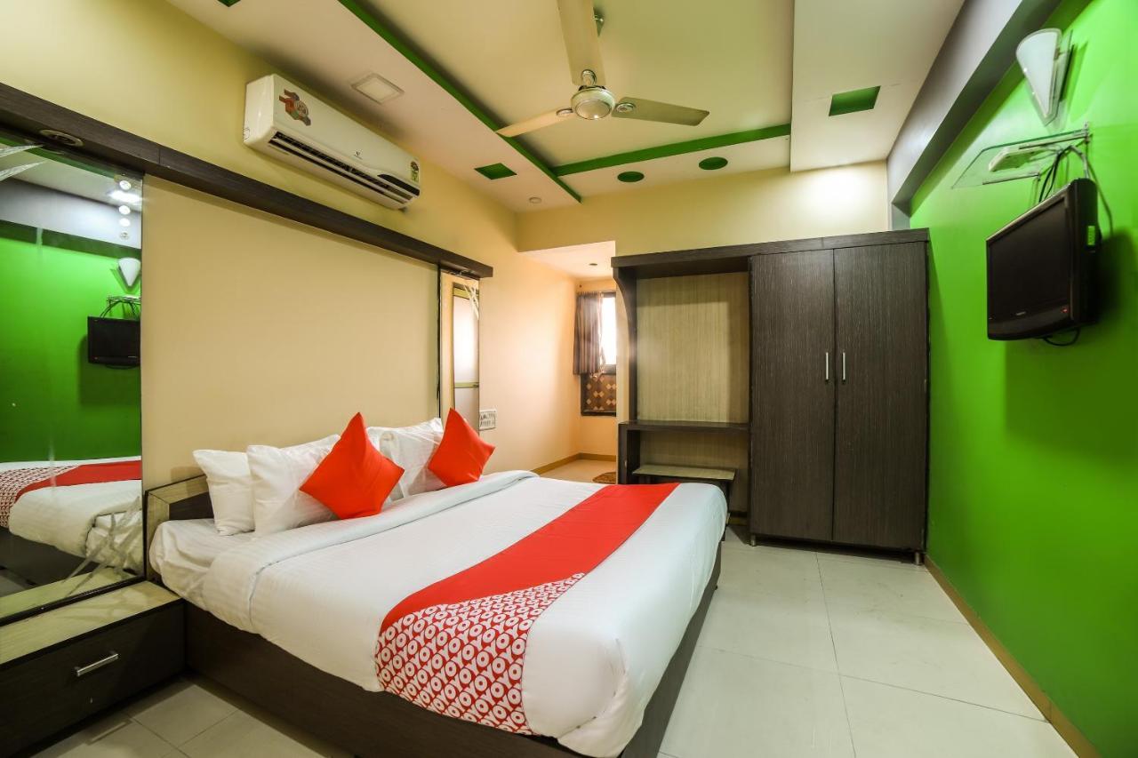 Oyo 69877 Hotel Sarthi Residency Ahmedabad Esterno foto
