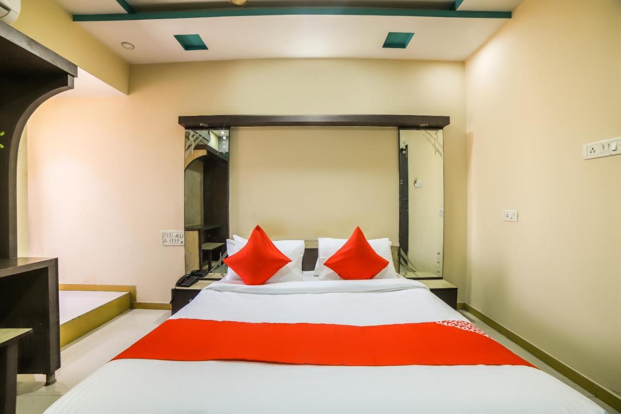 Oyo 69877 Hotel Sarthi Residency Ahmedabad Esterno foto