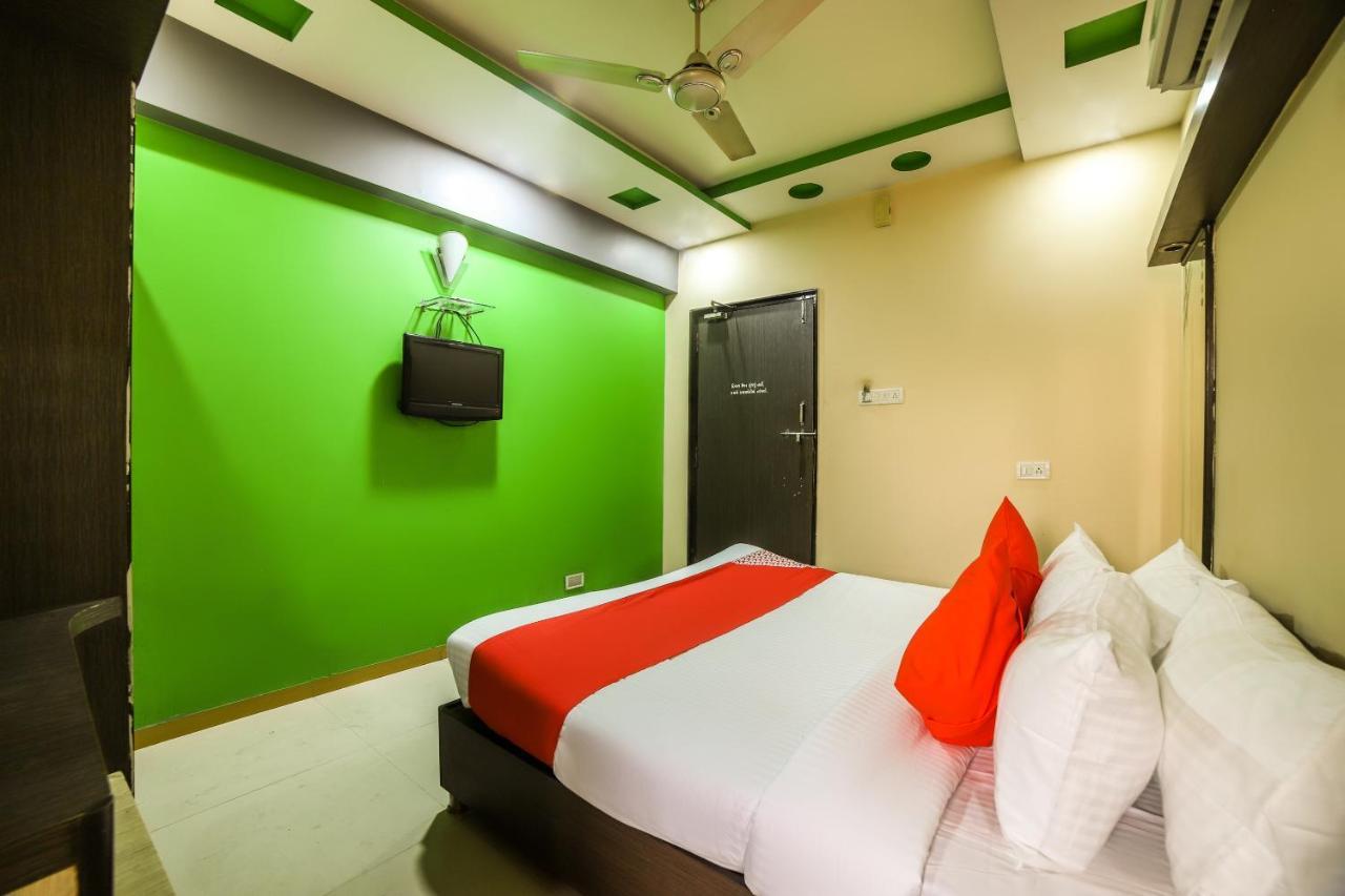Oyo 69877 Hotel Sarthi Residency Ahmedabad Esterno foto