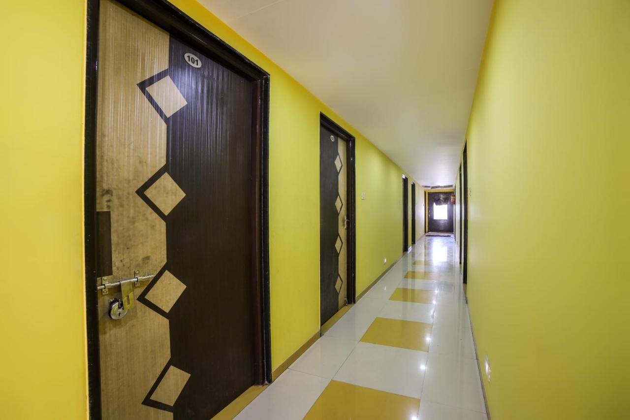 Oyo 69877 Hotel Sarthi Residency Ahmedabad Esterno foto