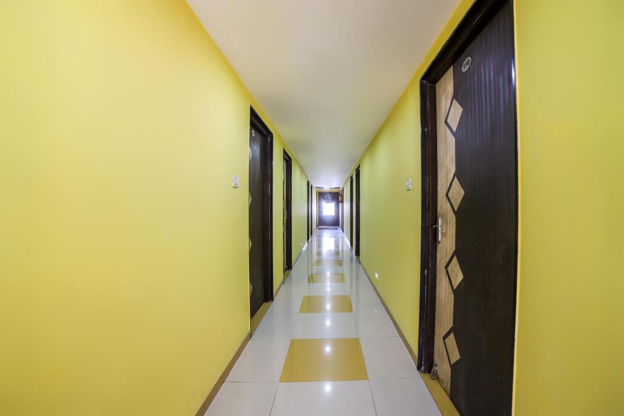 Oyo 69877 Hotel Sarthi Residency Ahmedabad Esterno foto
