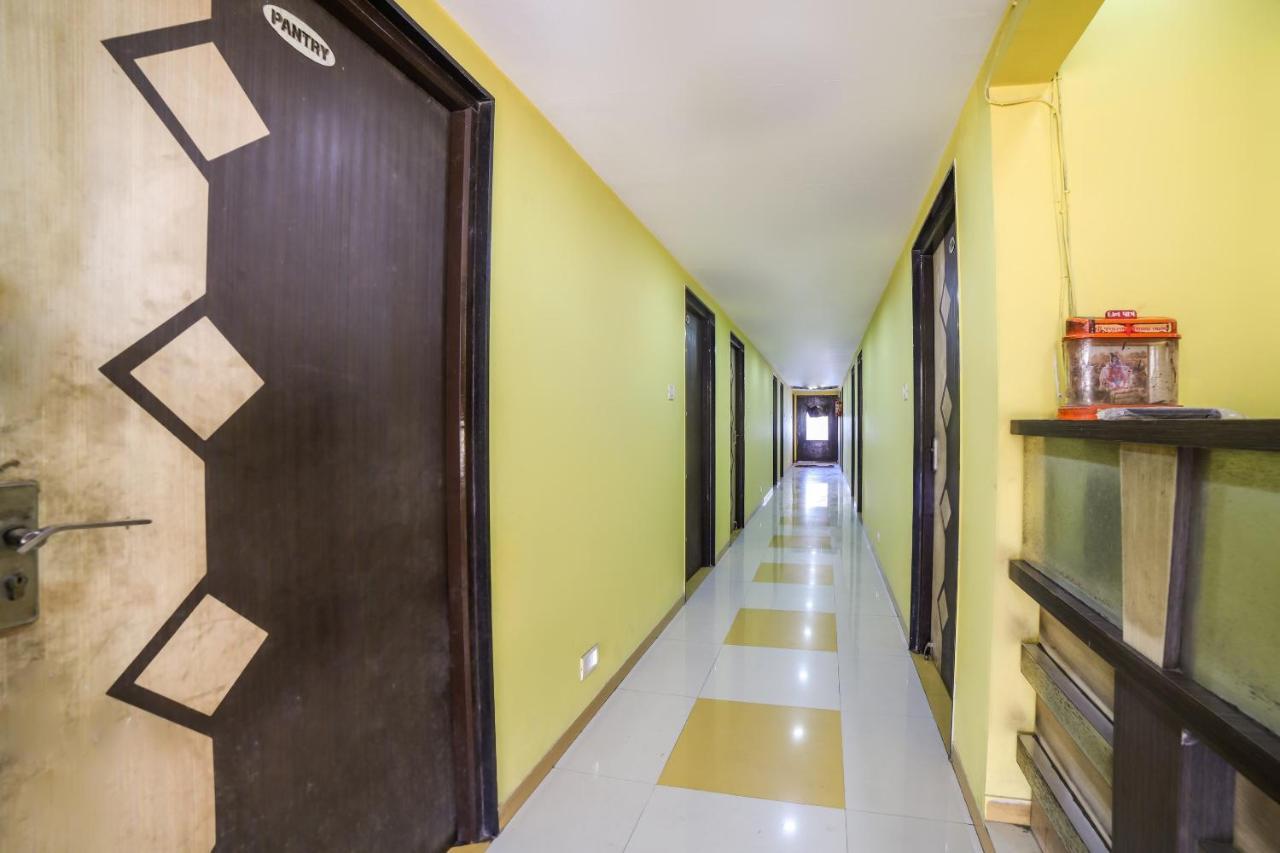 Oyo 69877 Hotel Sarthi Residency Ahmedabad Esterno foto