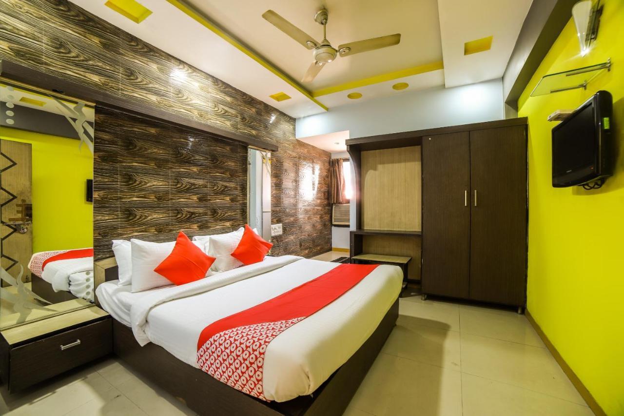 Oyo 69877 Hotel Sarthi Residency Ahmedabad Esterno foto