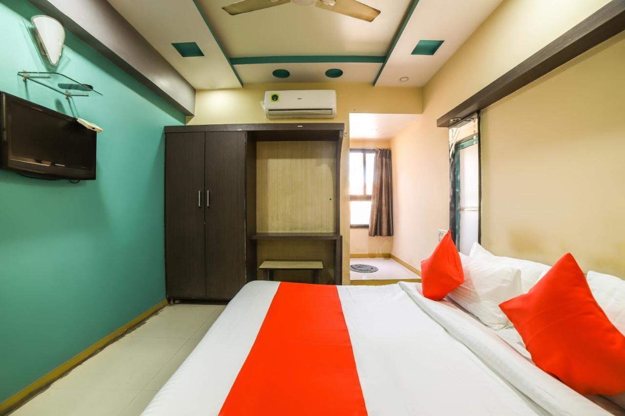 Oyo 69877 Hotel Sarthi Residency Ahmedabad Esterno foto