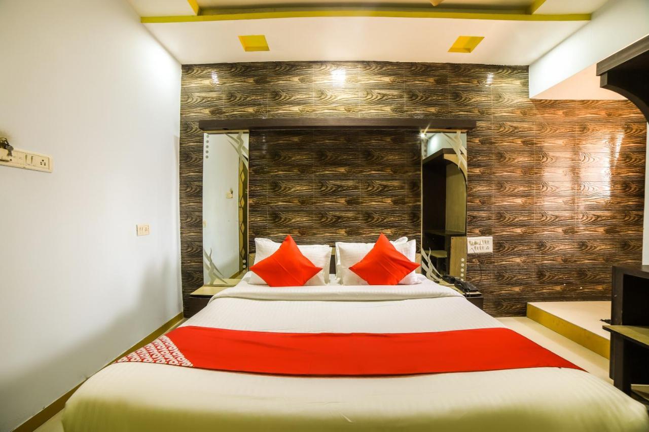 Oyo 69877 Hotel Sarthi Residency Ahmedabad Esterno foto