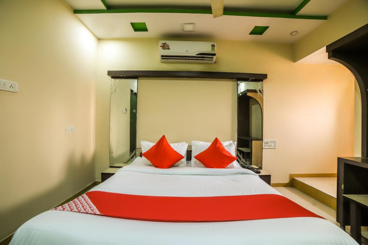 Oyo 69877 Hotel Sarthi Residency Ahmedabad Esterno foto