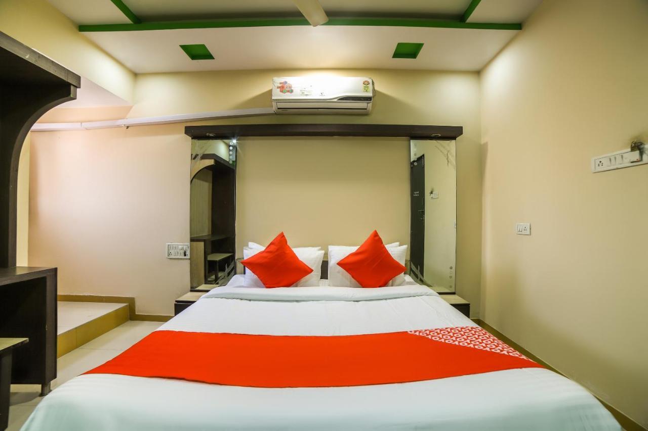 Oyo 69877 Hotel Sarthi Residency Ahmedabad Esterno foto